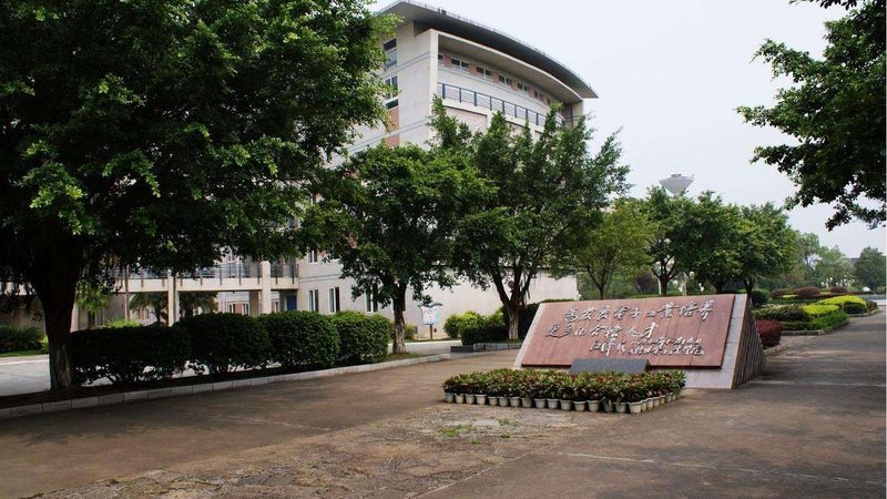 肖特基二極管與普通二極管代換：注意事項與選擇要點**