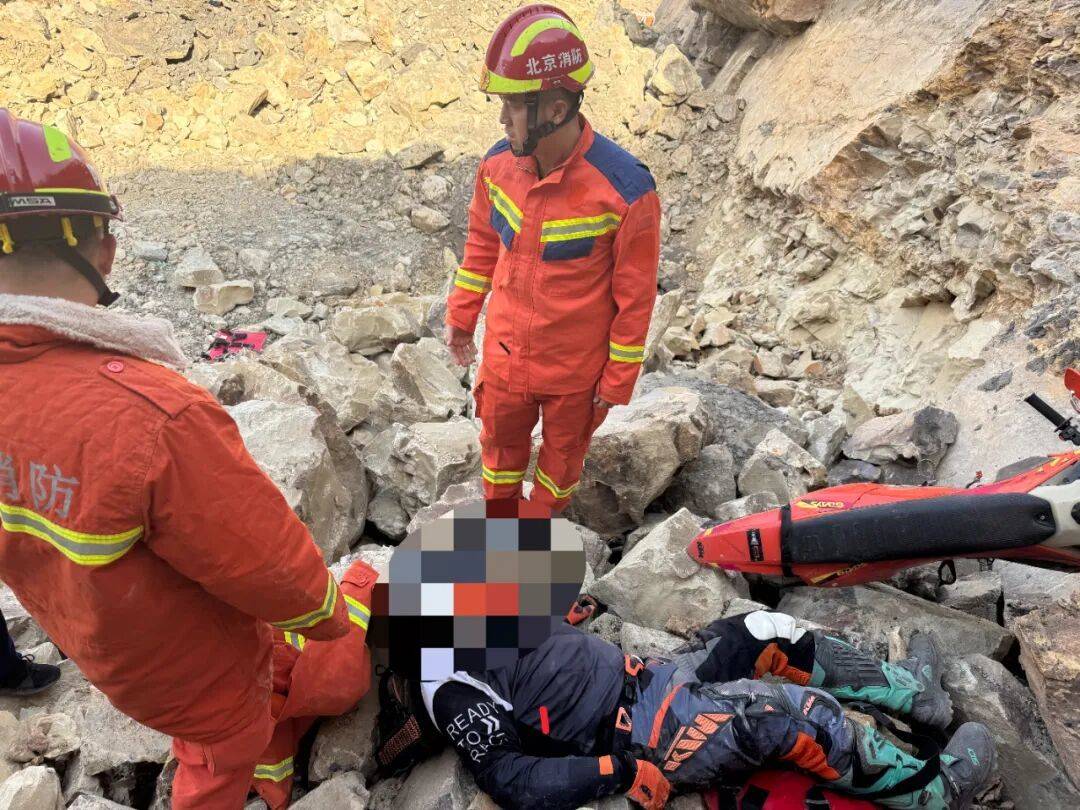 男子在北京騎摩托跑山<strong></p>
<p>蘇州朗益精密哪家好</strong>，連人帶車跌落懸崖……消防緊急救援！:蘇州朗益精密哪家好